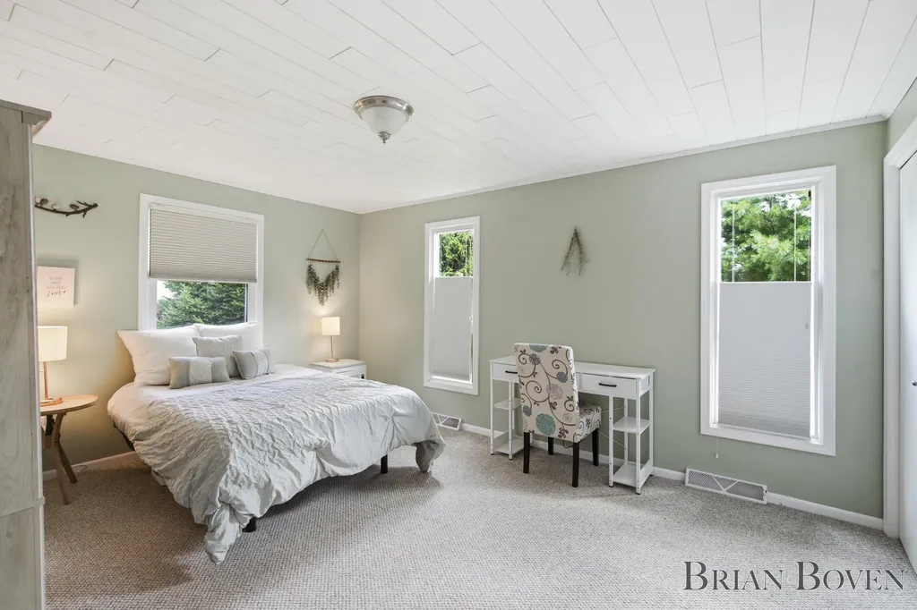 2704 Copper Hill Drive NE Grand Rapids Charter Township MI 49525