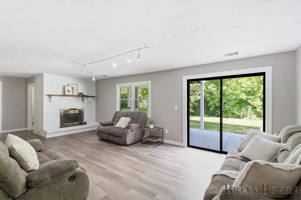 2704 Copper Hill Drive NE Grand Rapids Charter Township MI 49525