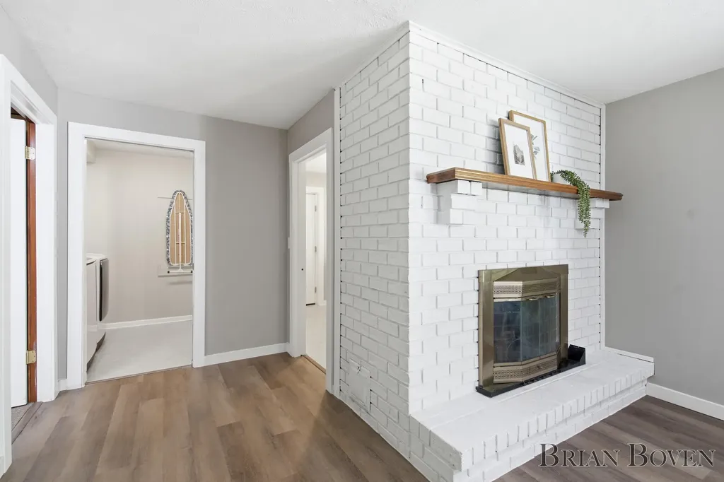 2704 Copper Hill Drive NE Grand Rapids Charter Township MI 49525