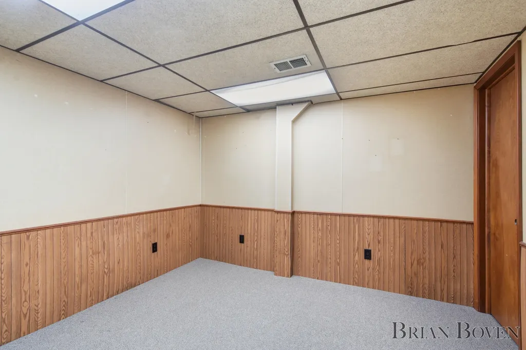 2704 Copper Hill Drive NE Grand Rapids Charter Township MI 49525