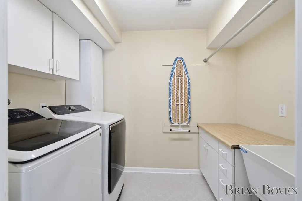 2704 Copper Hill Drive NE Grand Rapids Charter Township MI 49525