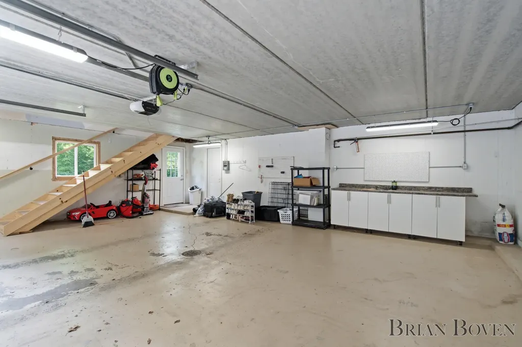 2704 Copper Hill Drive NE Grand Rapids Charter Township MI 49525
