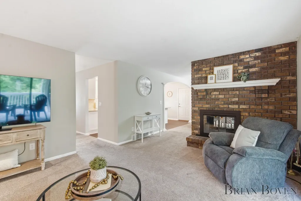 2704 Copper Hill Drive NE Grand Rapids Charter Township MI 49525