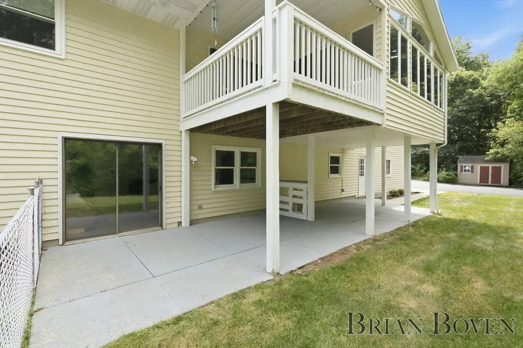 2704 Copper Hill Drive NE Grand Rapids Charter Township MI 49525