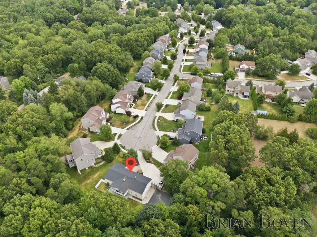 2704 Copper Hill Drive NE Grand Rapids Charter Township MI 49525