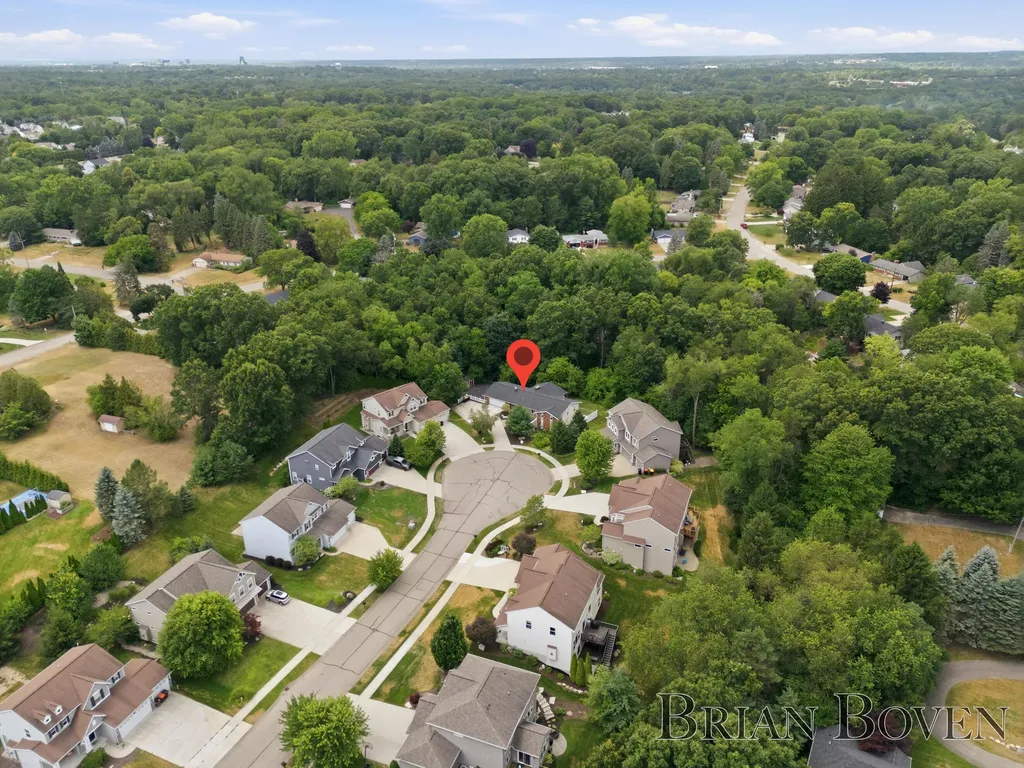 2704 Copper Hill Drive NE Grand Rapids Charter Township MI 49525