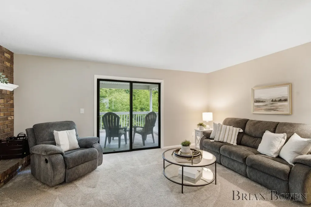 2704 Copper Hill Drive NE Grand Rapids Charter Township MI 49525