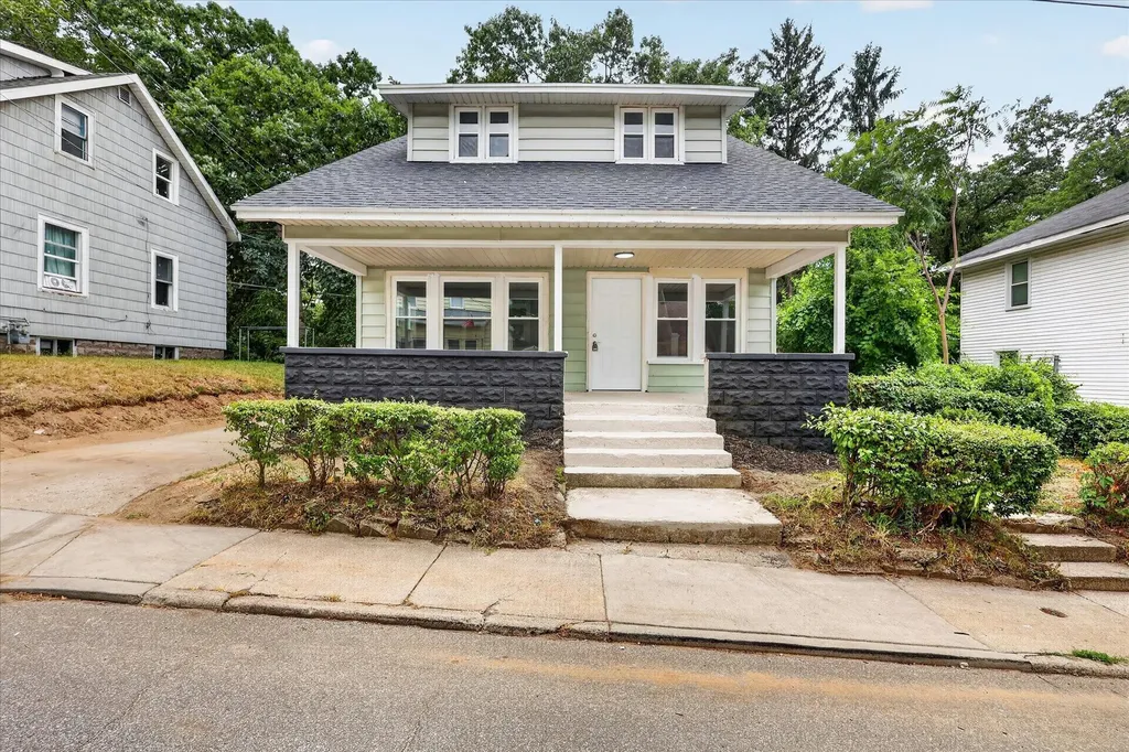 668 Alexander Street SE Grand Rapids City MI 49507