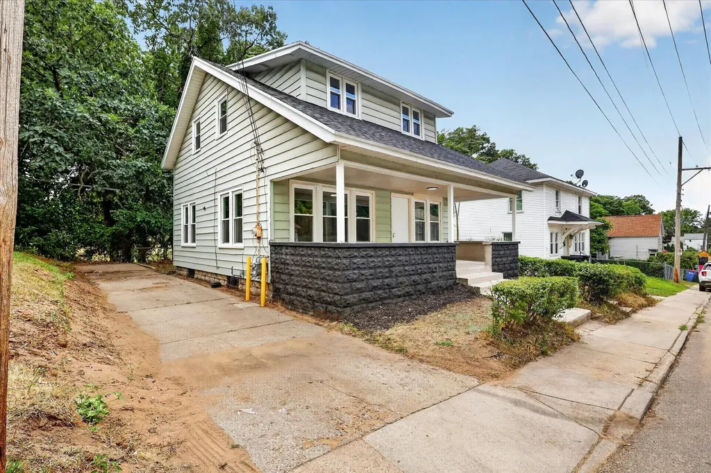 668 Alexander Street SE Grand Rapids City MI 49507
