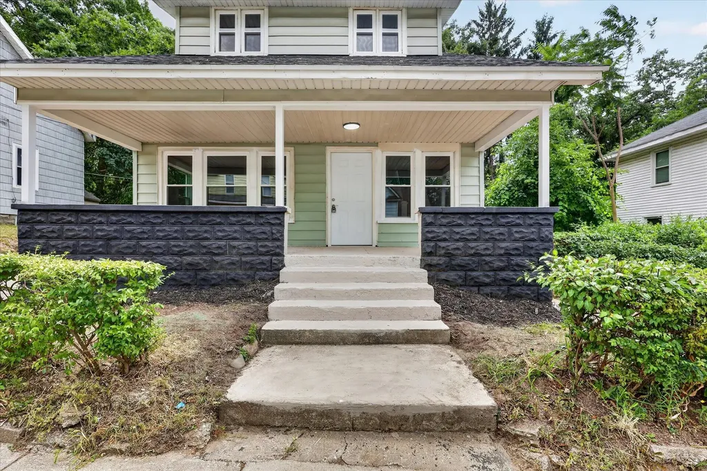 668 Alexander Street SE Grand Rapids City MI 49507