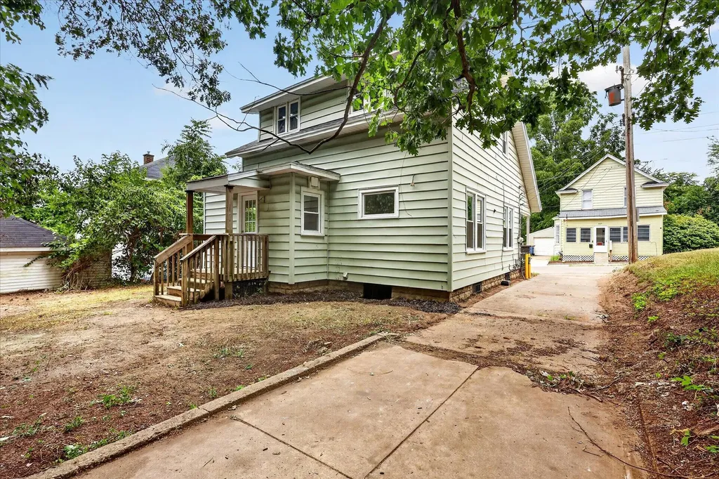 668 Alexander Street SE Grand Rapids City MI 49507
