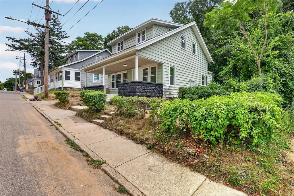 668 Alexander Street SE Grand Rapids City MI 49507