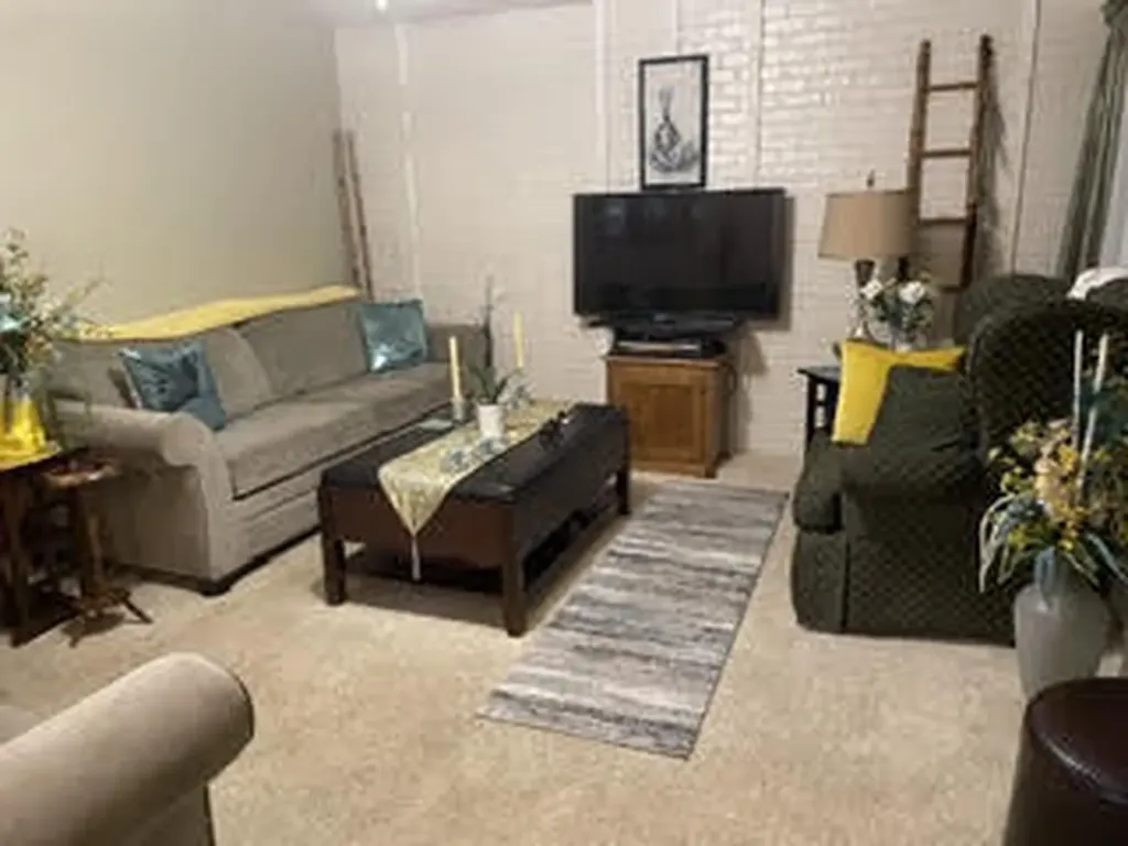 1477 N Saxony Drive SE Grand Rapids City MI 49508