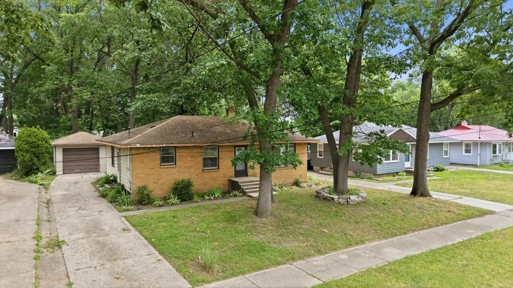 1711 SW Royal Oak Street SW Wyoming City MI 49519