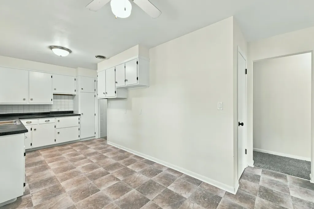 1711 SW Royal Oak Street SW Wyoming City MI 49519