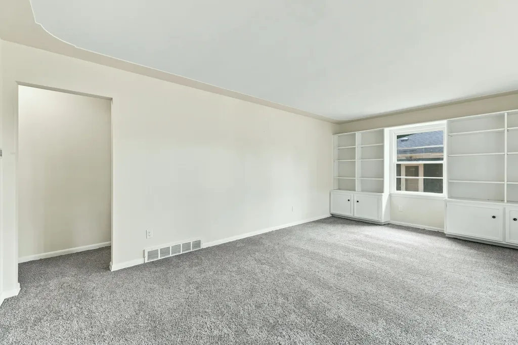 1711 SW Royal Oak Street SW Wyoming City MI 49519
