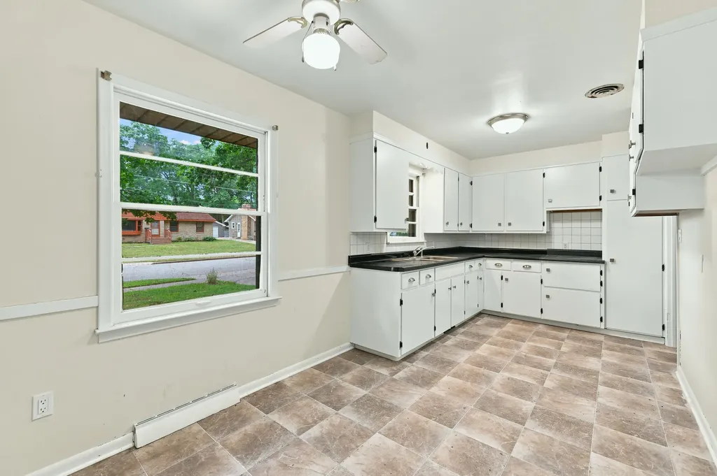 1711 SW Royal Oak Street SW Wyoming City MI 49519