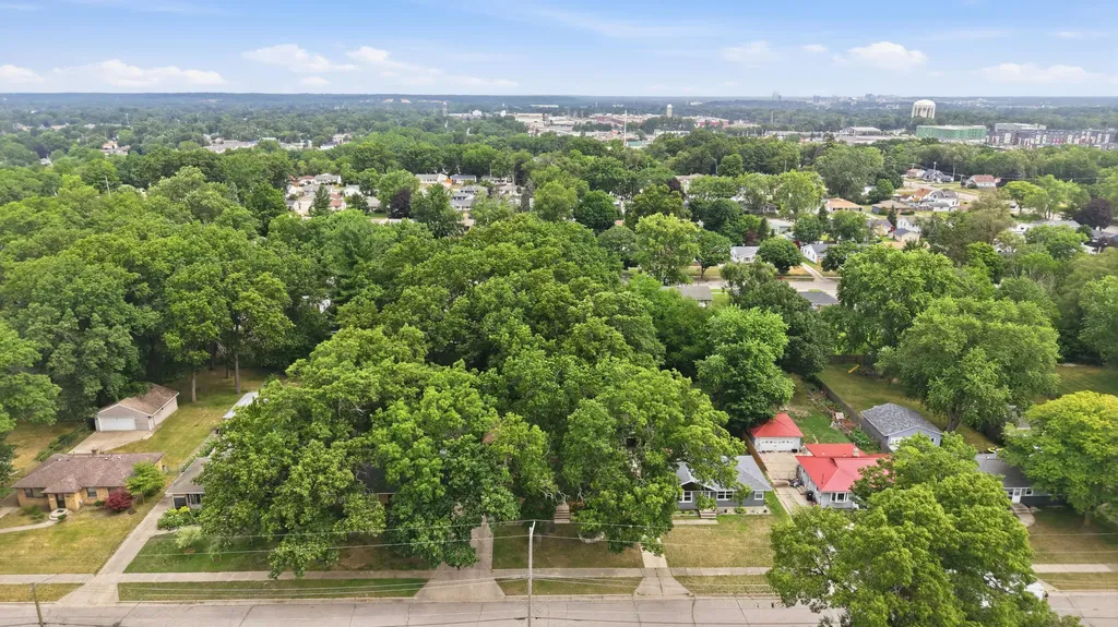1711 SW Royal Oak Street SW Wyoming City MI 49519