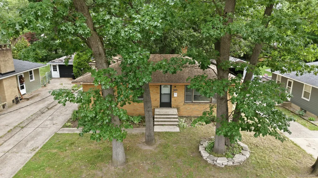 1711 SW Royal Oak Street SW Wyoming City MI 49519