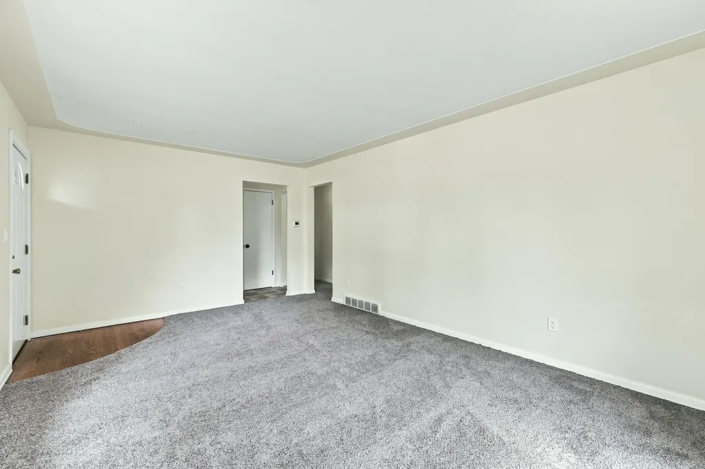 1711 SW Royal Oak Street SW Wyoming City MI 49519