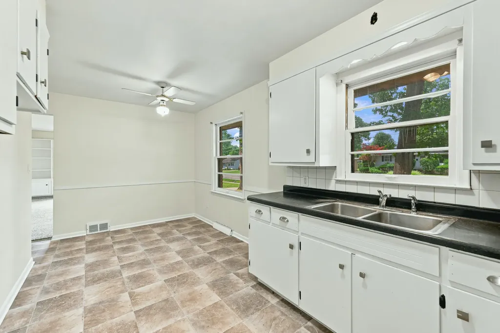 1711 SW Royal Oak Street SW Wyoming City MI 49519