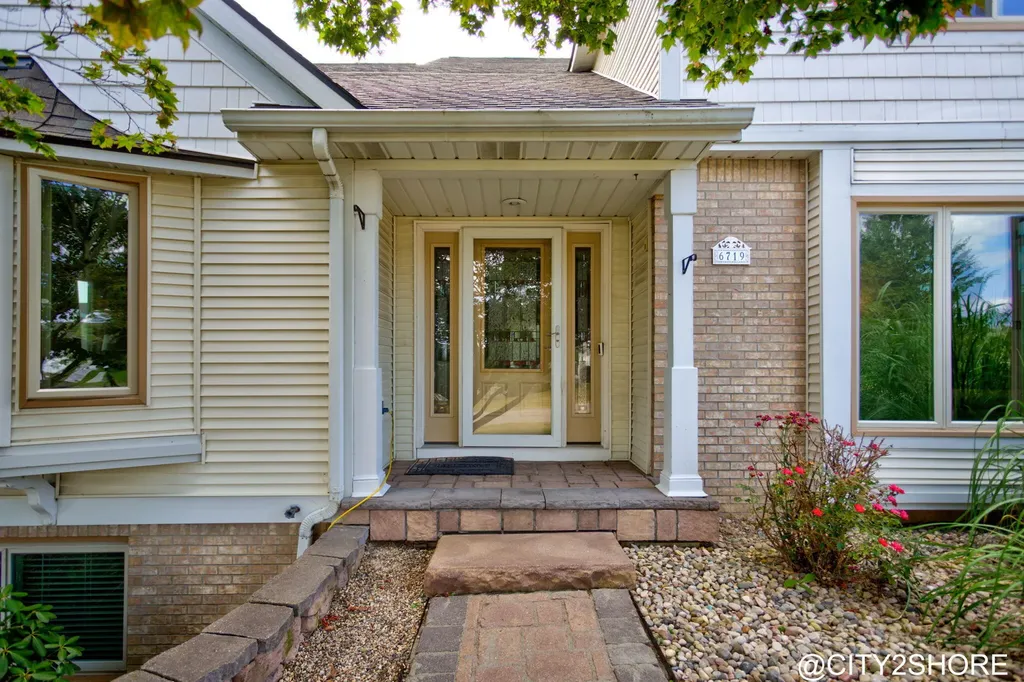6719 Crown Point Drive Georgetown Charter Township MI 49426
