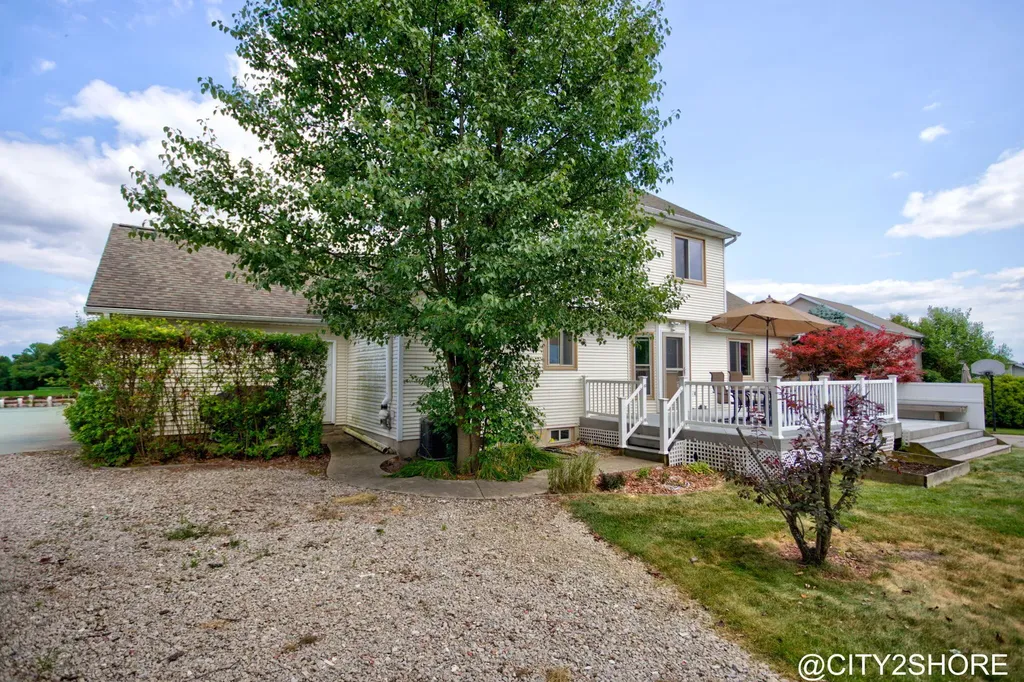 6719 Crown Point Drive Georgetown Charter Township MI 49426