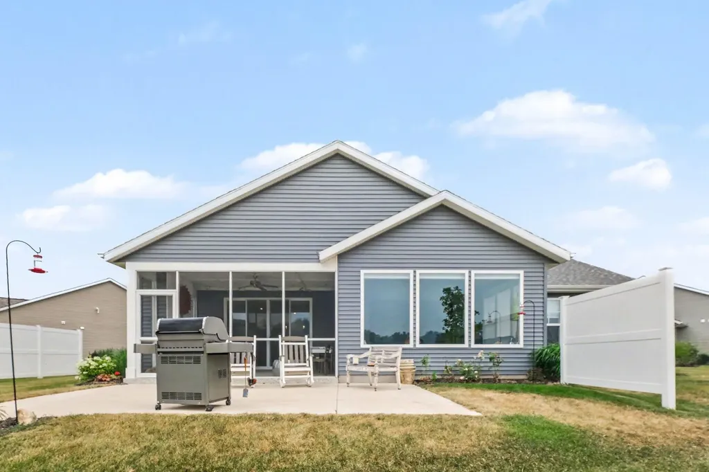 2887 Isle Grand Drive Plainfield Charter Township MI 49306