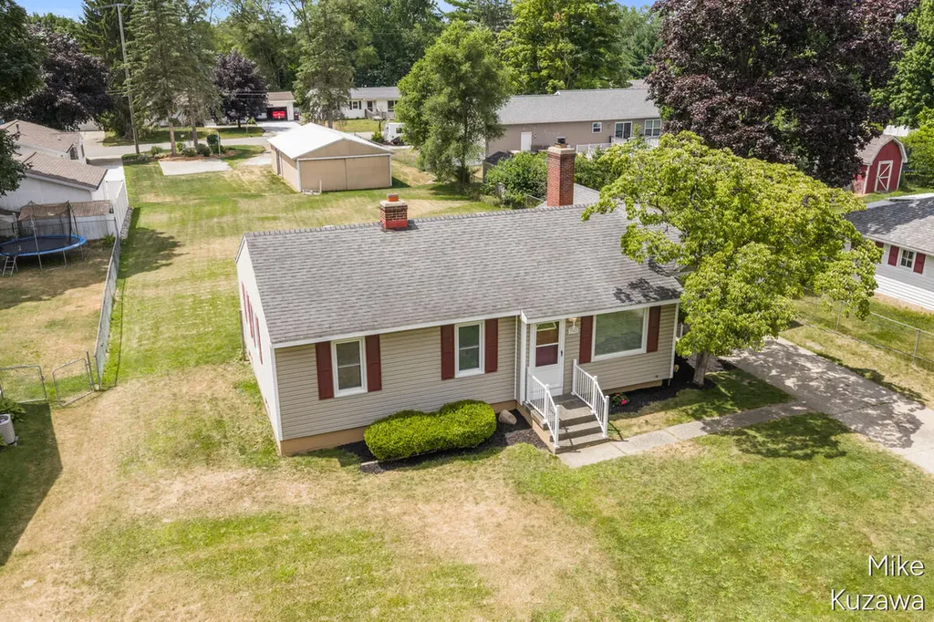 3901 Suburban Shores Drive NE Plainfield Charter Township MI 49525