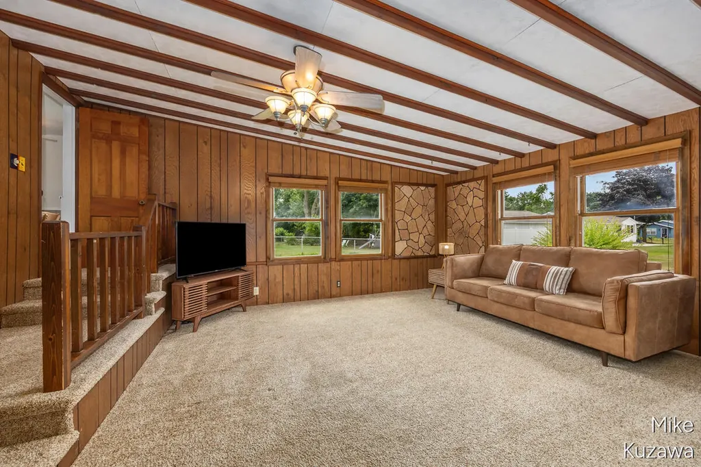3901 Suburban Shores Drive NE Plainfield Charter Township MI 49525