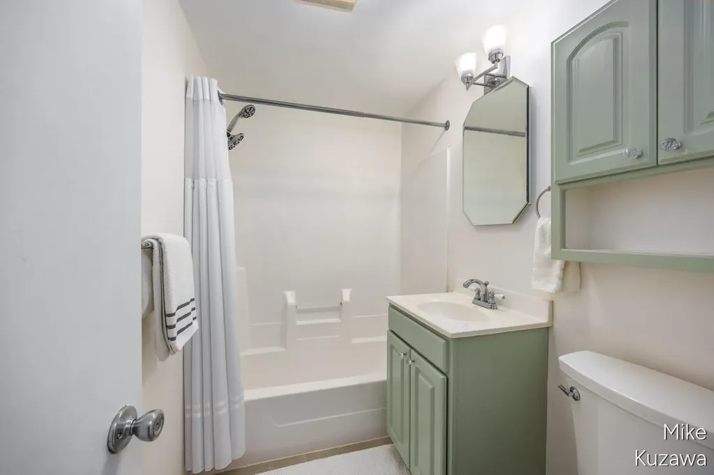 3901 Suburban Shores Drive NE Plainfield Charter Township MI 49525