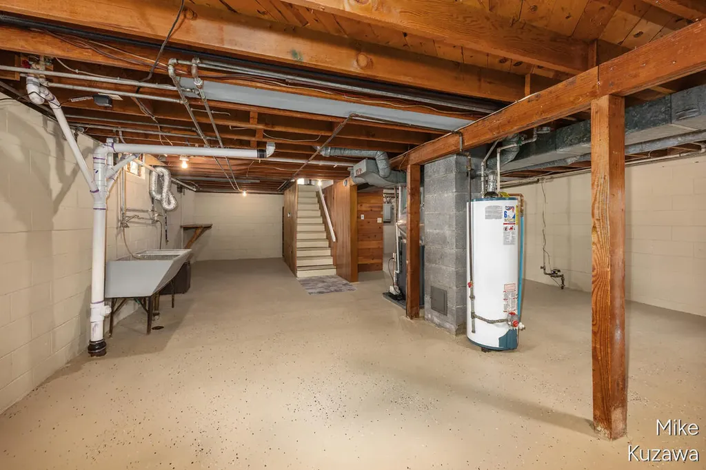 3901 Suburban Shores Drive NE Plainfield Charter Township MI 49525