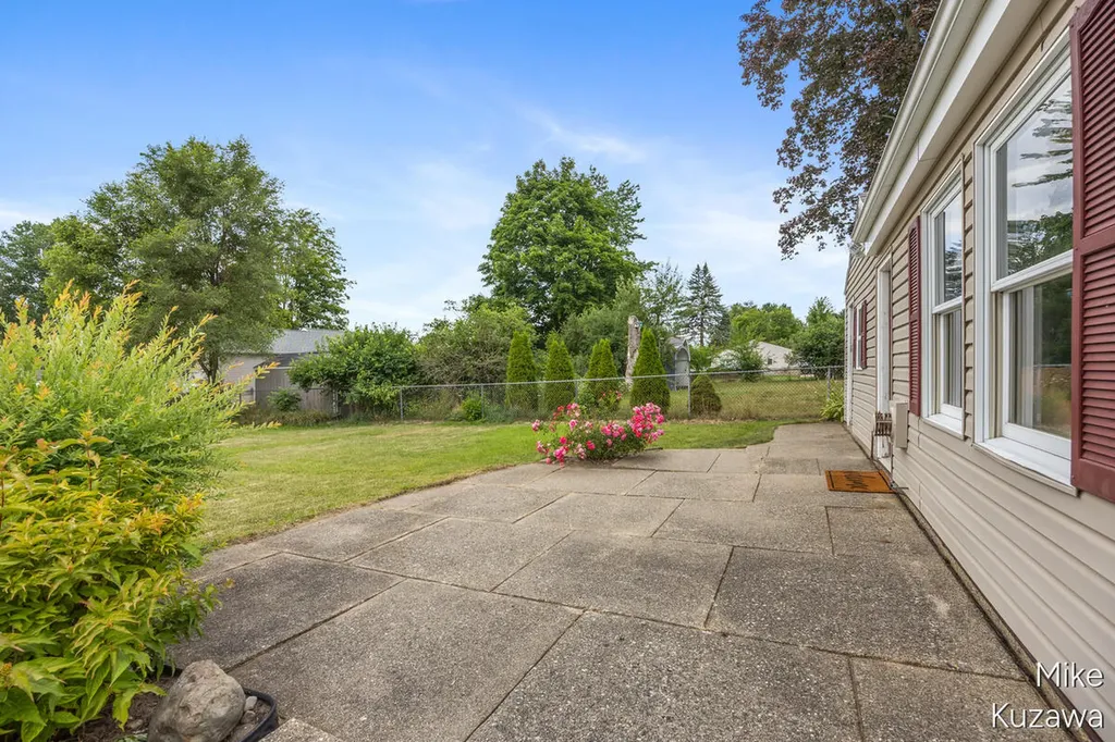 3901 Suburban Shores Drive NE Plainfield Charter Township MI 49525
