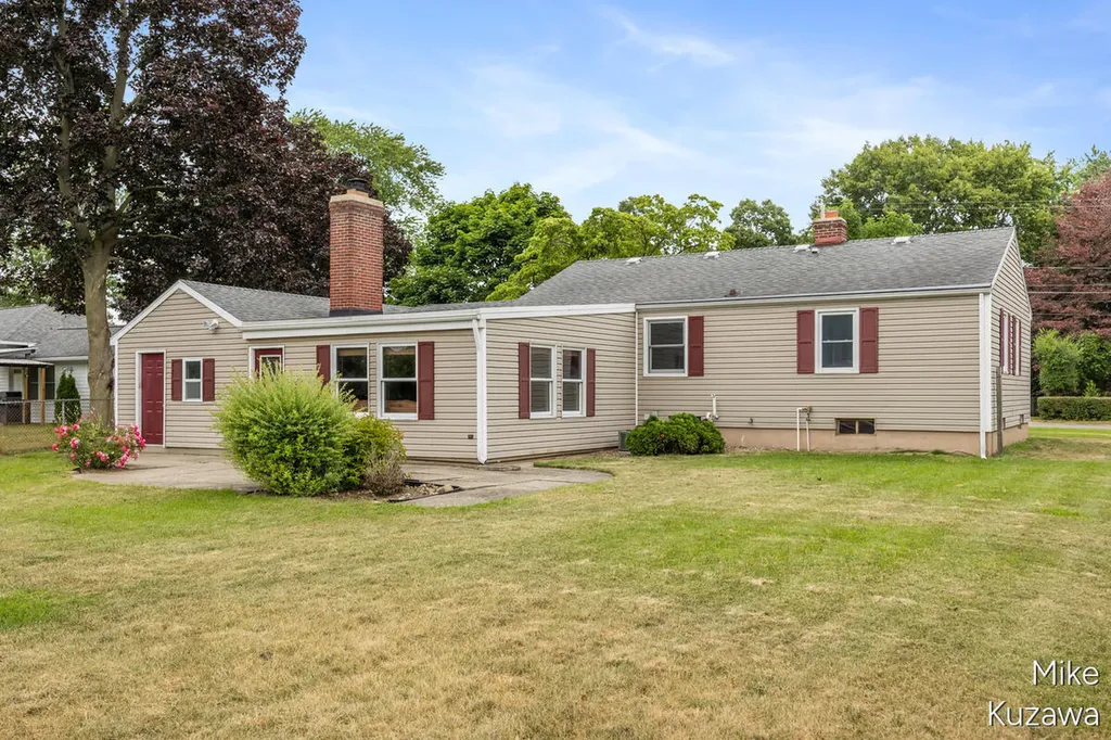 3901 Suburban Shores Drive NE Plainfield Charter Township MI 49525