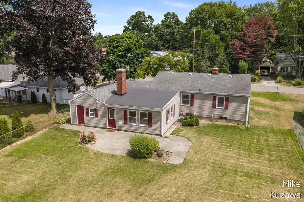 3901 Suburban Shores Drive NE Plainfield Charter Township MI 49525