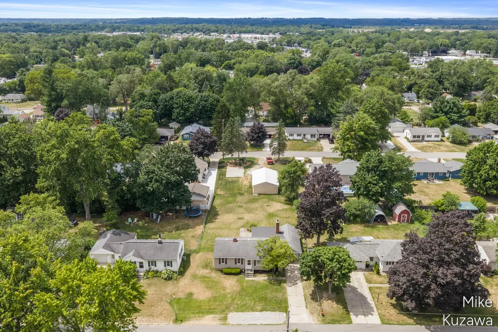 3901 Suburban Shores Drive NE Plainfield Charter Township MI 49525