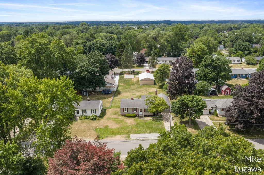 3901 Suburban Shores Drive NE Plainfield Charter Township MI 49525