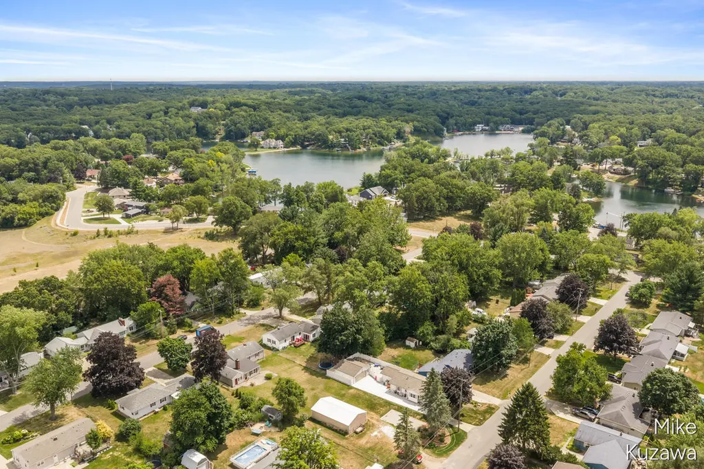 3901 Suburban Shores Drive NE Plainfield Charter Township MI 49525