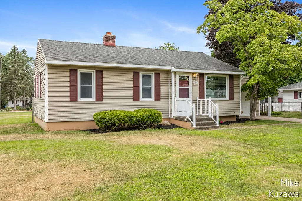 3901 Suburban Shores Drive NE Plainfield Charter Township MI 49525