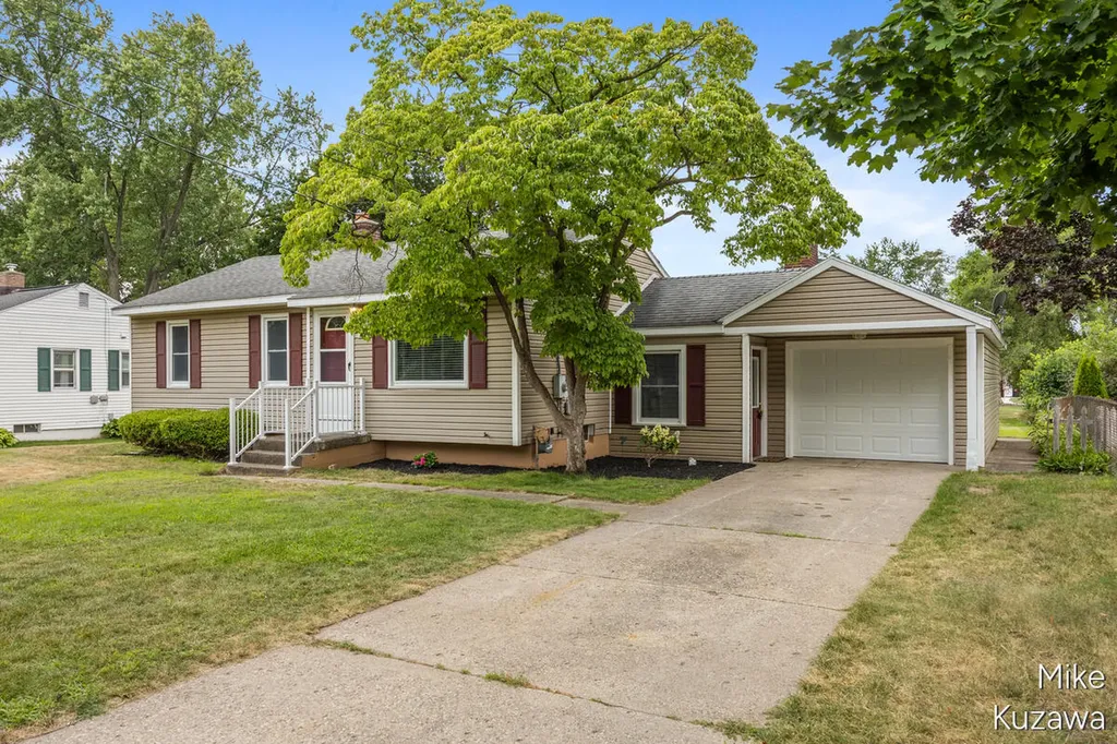 3901 Suburban Shores Drive NE Plainfield Charter Township MI 49525