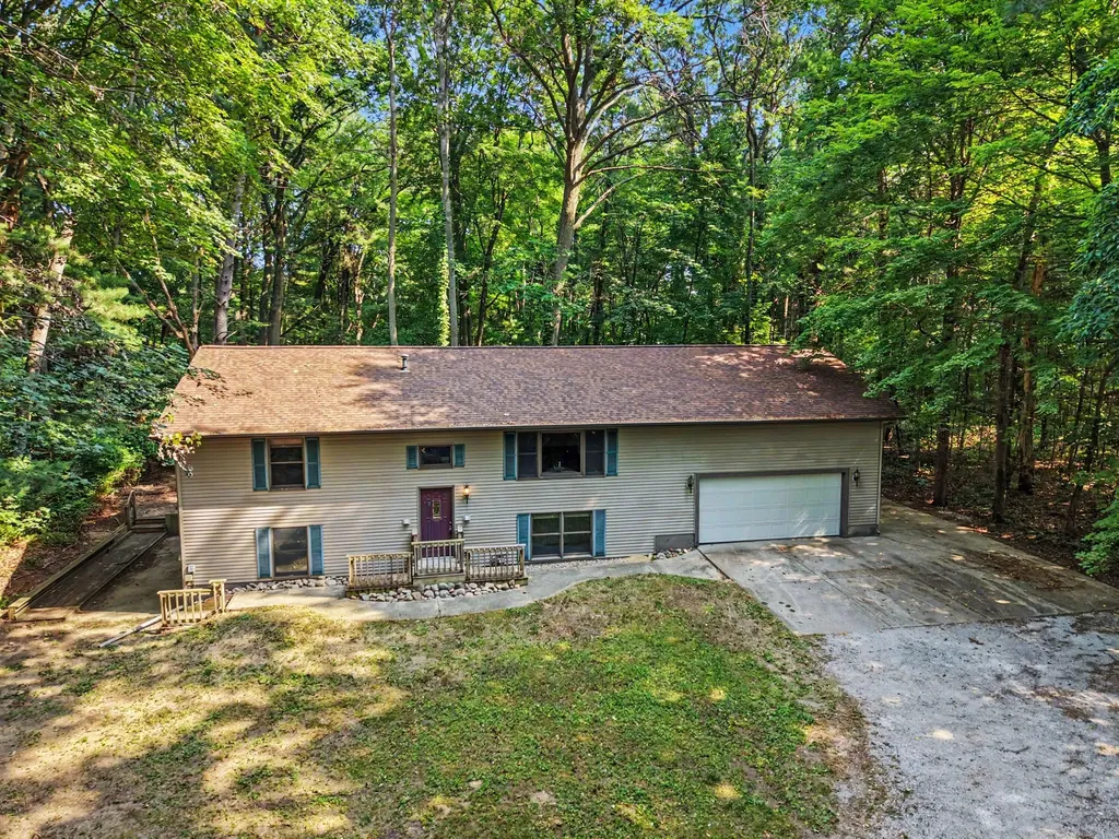 16137 Comstock Street Grand Haven Charter Township MI 49417