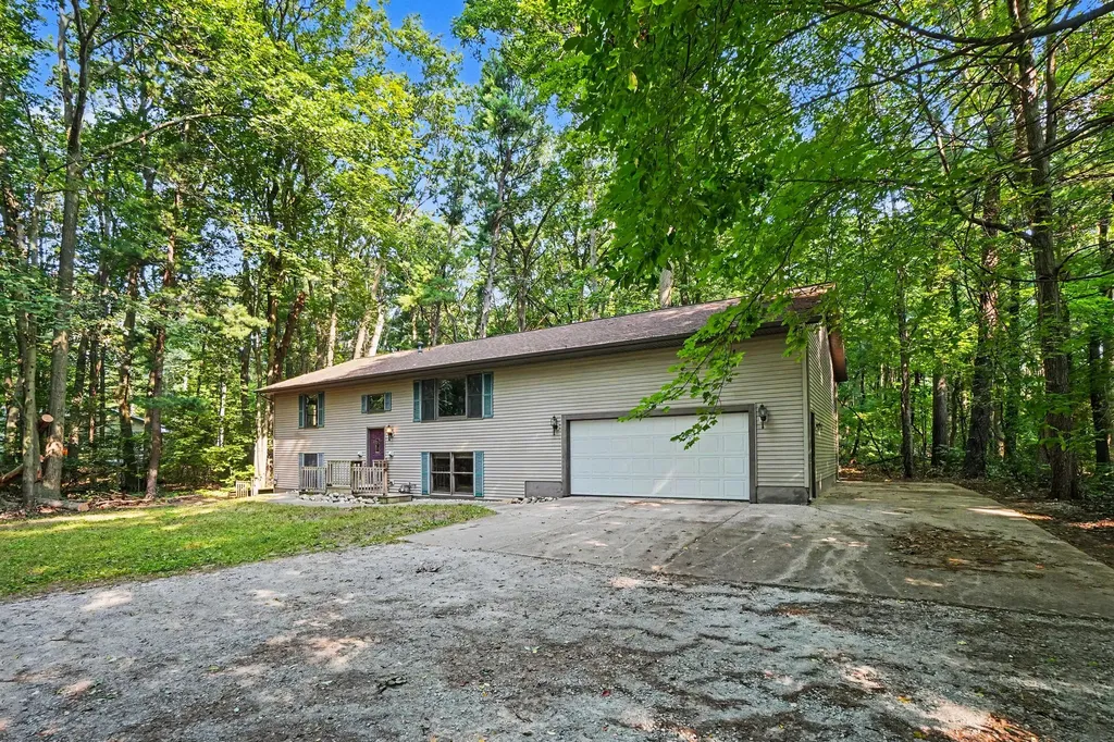 16137 Comstock Street Grand Haven Charter Township MI 49417