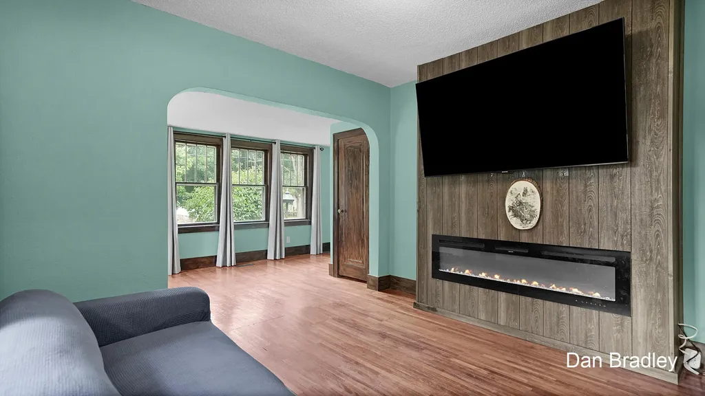 3056 Effie Place NE Grand Rapids City MI 49505