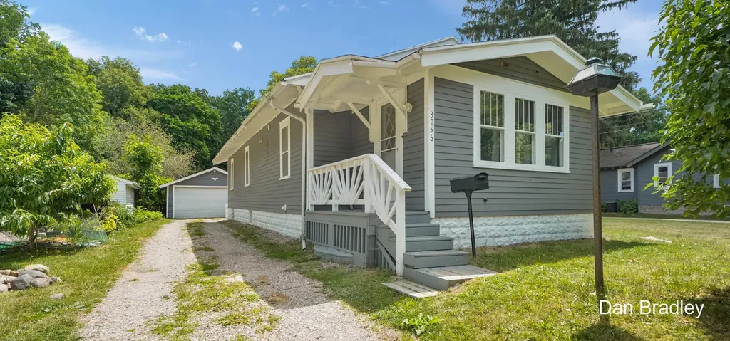 3056 Effie Place NE Grand Rapids City MI 49505