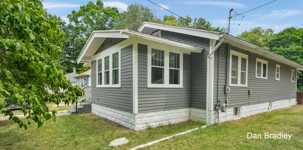 3056 Effie Place NE Grand Rapids City MI 49505