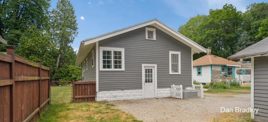 3056 Effie Place NE Grand Rapids City MI 49505