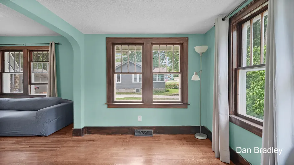 3056 Effie Place NE Grand Rapids City MI 49505