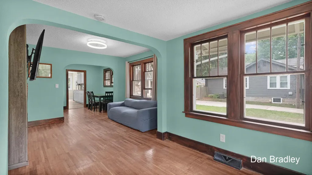 3056 Effie Place NE Grand Rapids City MI 49505