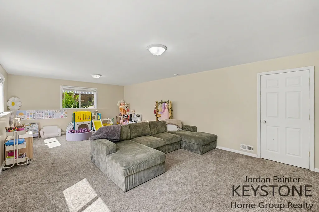 2117 Kinnrow Avenue NW Walker City MI 49534