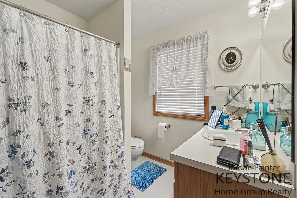 2117 Kinnrow Avenue NW Walker City MI 49534